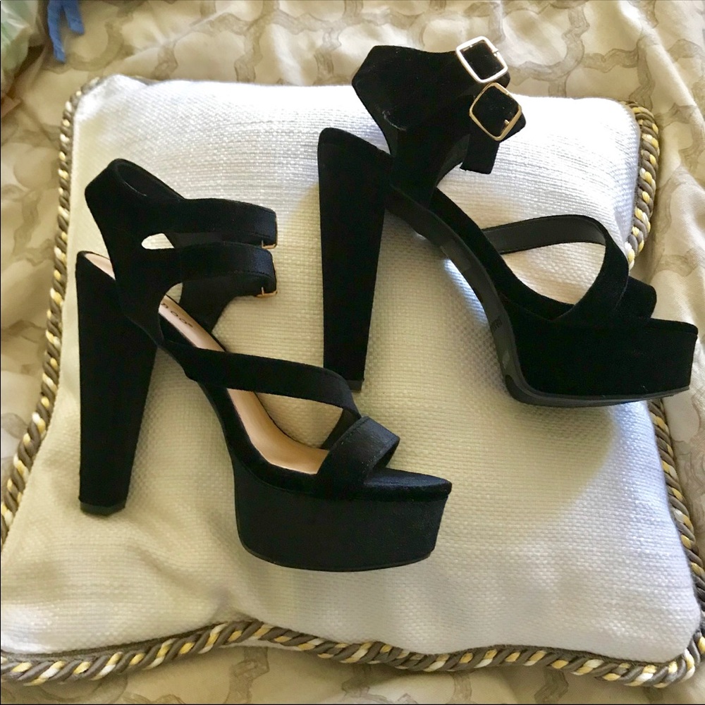NWT VELVET PLATFORM SANDAL - Picture 1 of 4